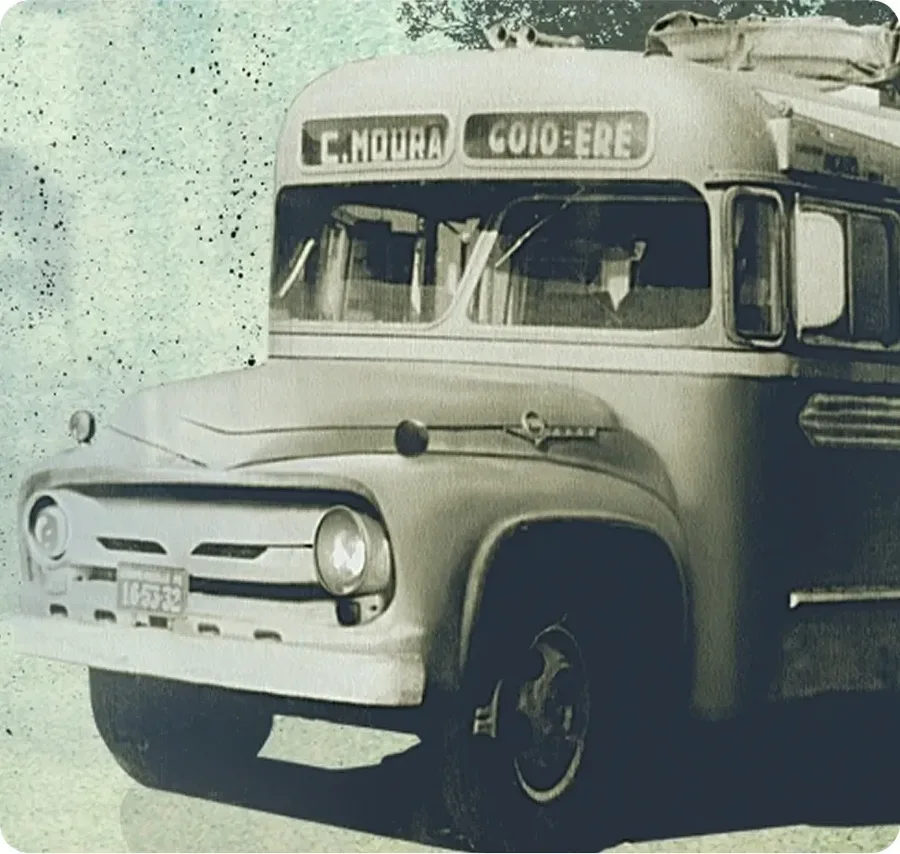 Primeiro ônibus da Expresso Nordeste, com letreiro Campo Mourão a Goioerê